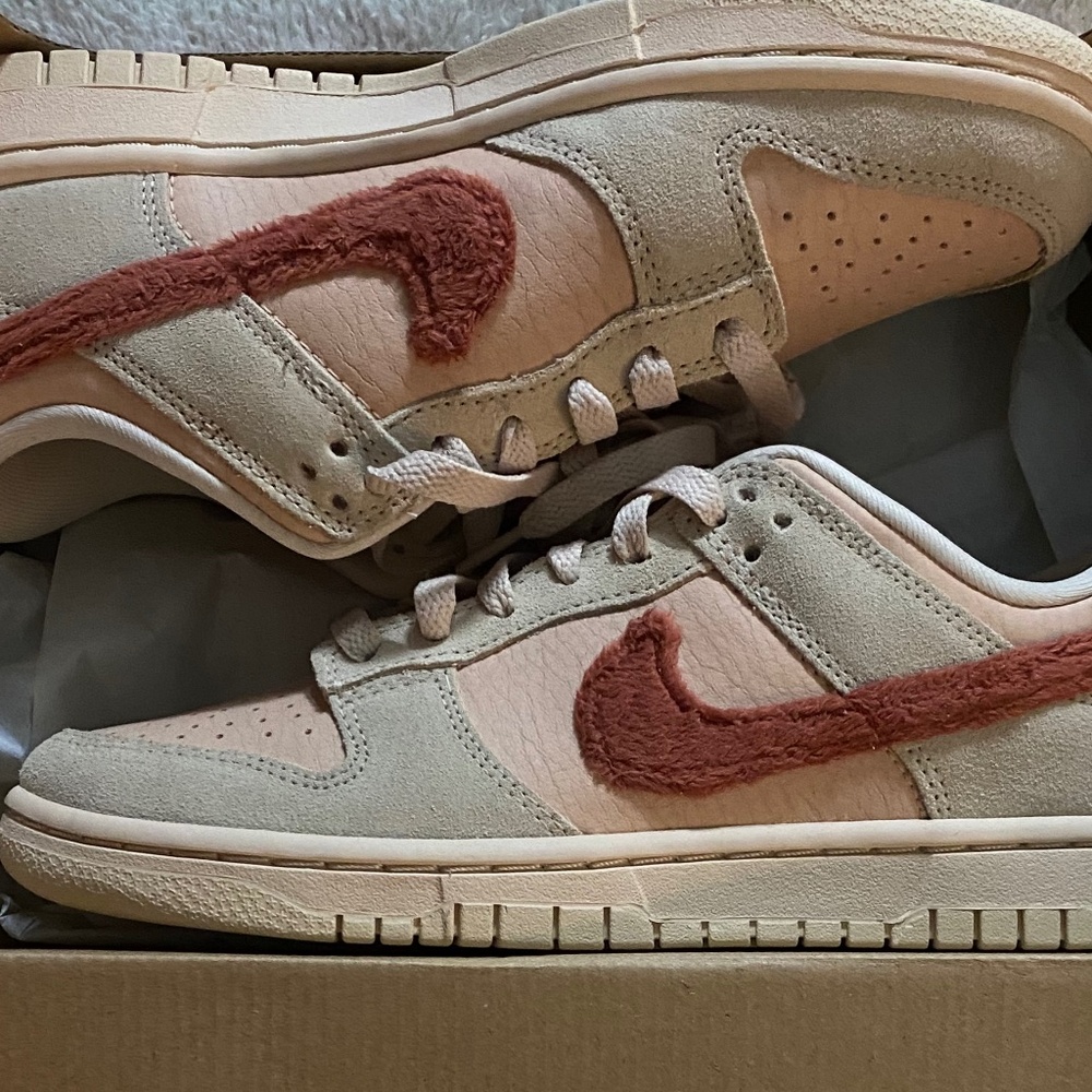 Nike dunk low “Terry Swoosh”